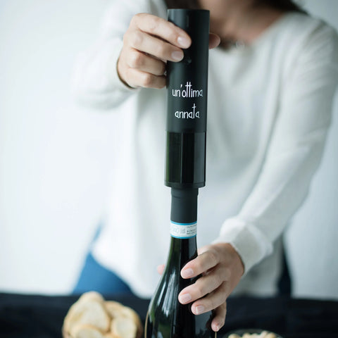 Apribottiglie elettrico "Un'ottima annata" da Simple Day