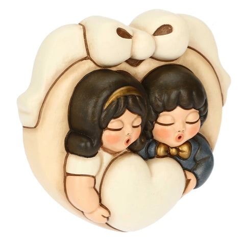 Formella coppia di sposini con cuore in ceramica Linea BOMBONIERA