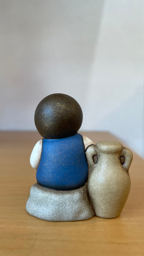 Bimba con olive in ceramica Presepe Classico, Blu Thun
