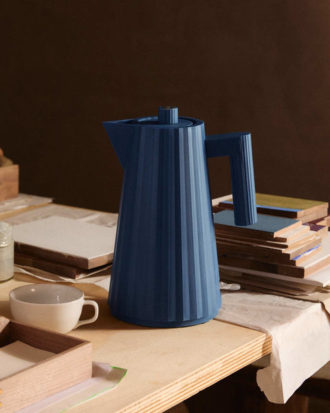 Plissé  Bollitore elettrico Spina europea Design Michele De Lucchi alessi