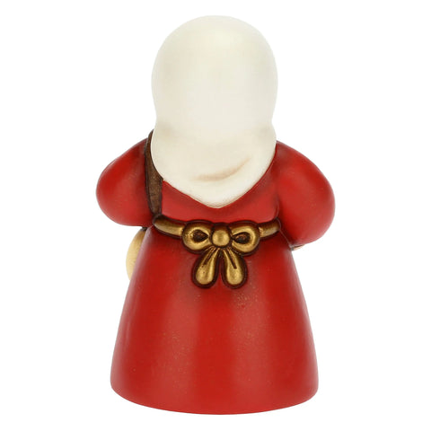 Donna con formaggio Presepe classico rosso