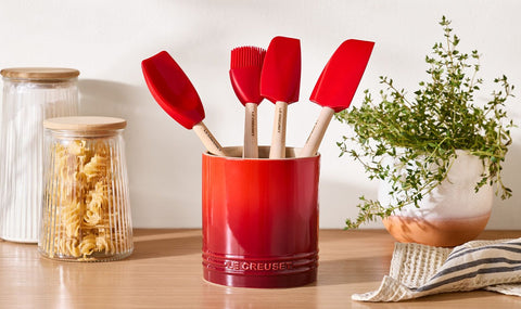 Contenitore spatole 1.1 L Evolution in gres vetrificato ciliegia Le Creuset