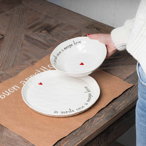 Set 2 piatti piani in questa casa si mangia bene Simple Day