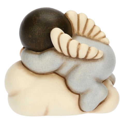 Angelo azzurro in ceramica su nuvola