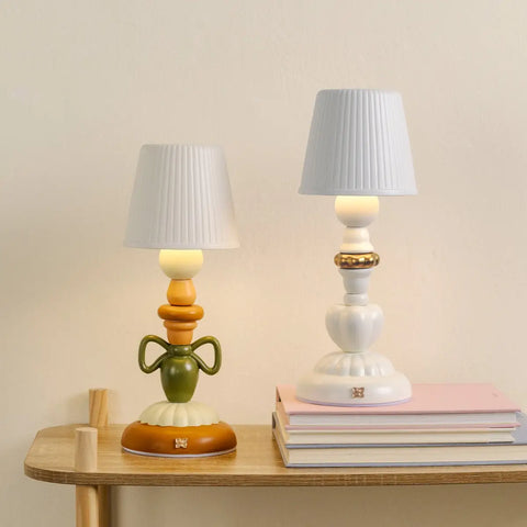 Lampada in porcellana con fiocco, verde Thun