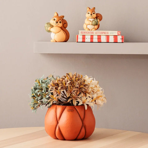 Scoiattoli Diva con ghianda ceramica