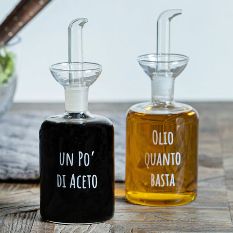 Set 2 Bottiglie Olio Quanto Basta - Un Po' di Aceto in stampato 2x250ml