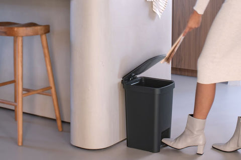 Pattumiera a pedale StepUp 16 lt nero Brabantia