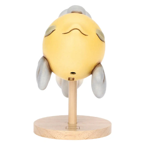 Pesce giallo e blu su piedistallo