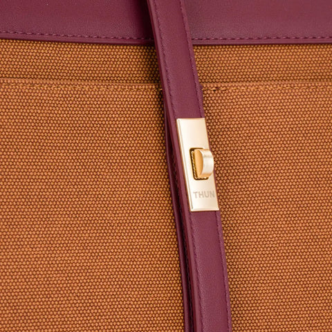 Borsa a spalla con tasca e catena Thun