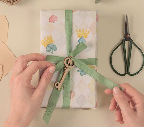 Realizziamo la confezione regalo dell’articolo acquistato e bomboniere