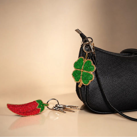 Charm da borsa e/o portachiavi. Decoro QUADRIFOGLIO E CHIAVE. WD